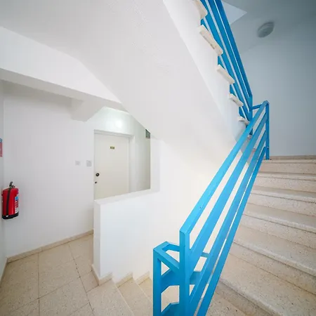 The Valley Beyond * Παραλίμνι