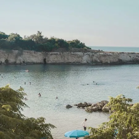 The Valley Beyond * Паралимни