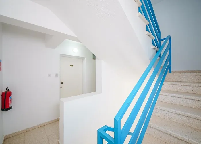 The Valley Beyond * パラリムニ